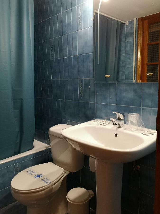 Hostal Becerril 贝塞里尔德拉谢拉 外观 照片